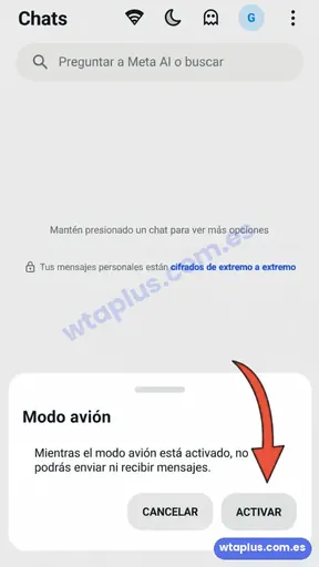 Aviso de Modo avión en WhatsApp Plus con el botón Activar señalado